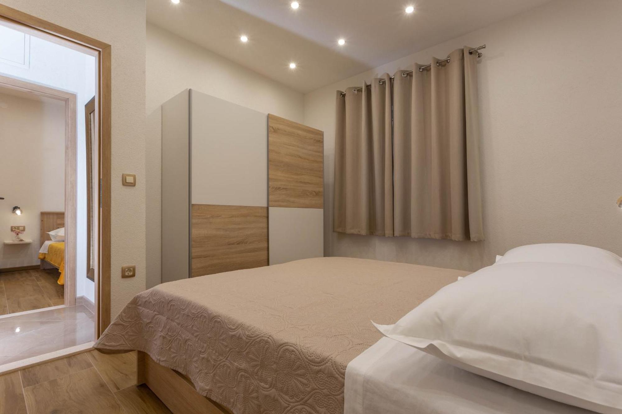Apartments By The Sea Cove Zastupac, Hvar - 8761 Hvar Town Room photo